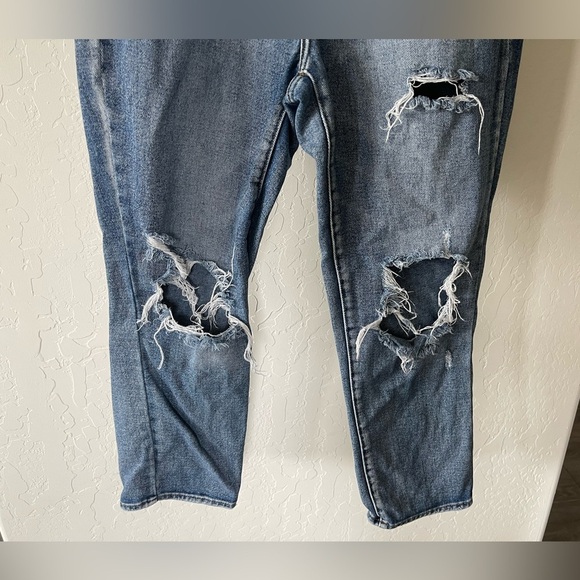 PacSun| Mom Jean in Distressed, Ripped Knee Style—Size 28••• - Picture 3 of 12
